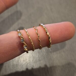 💙 4 Pcs Set Of Elegant Gold-Tone Stacking Dainty Rings Set K